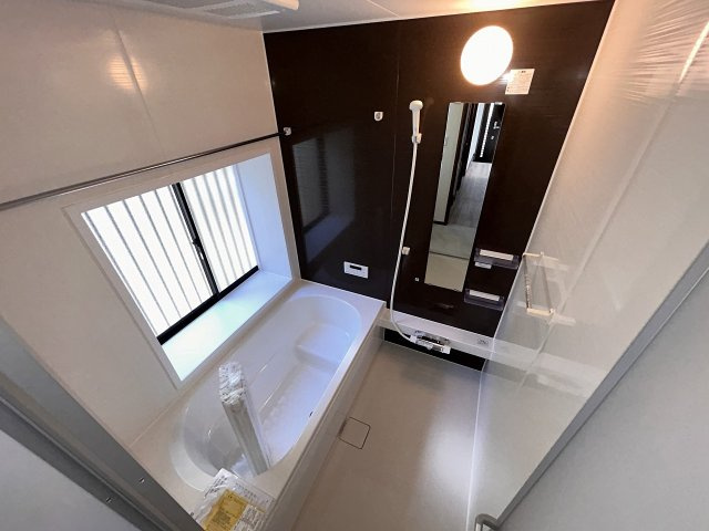 16×16風呂タイプに交換ずみです。
浴室乾燥機を新たに設置しました。浴室内で洗濯物を干すことも可能です。