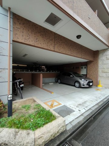 プレサンスSAKAE白川公園Ⅱ　名古屋市賃貸　仲介手数料無料の駐車場