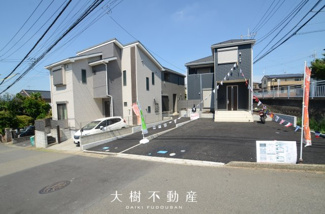 【前面道路含む現地写真】