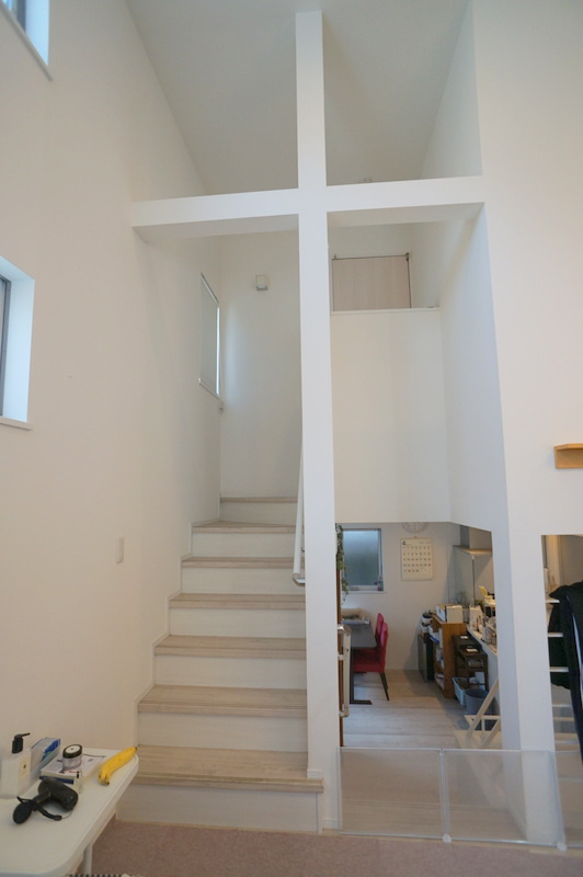 恵比寿３　戸建の内装|1階から2階　階段