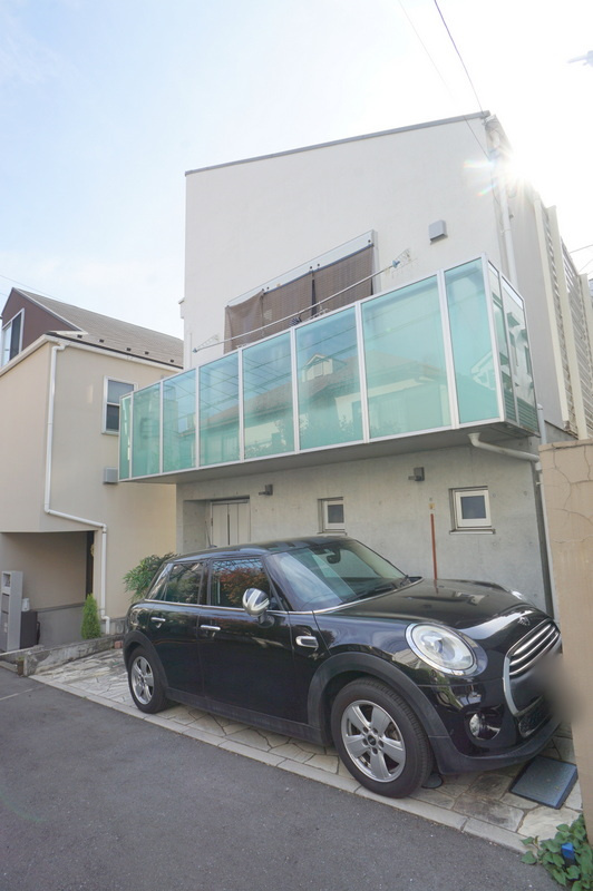 恵比寿３　戸建の外観|JR山手線「恵比寿」駅徒歩12分
東京メトロ南北線「白金台」駅徒歩15分
東京メトロ日比谷線「広尾」駅徒歩17分