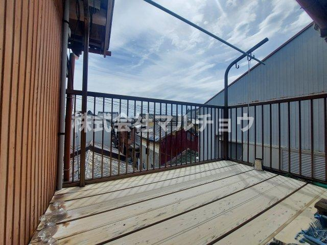 古尾戸建てのバルコニー|お洗濯にも便利なバルコニー付き