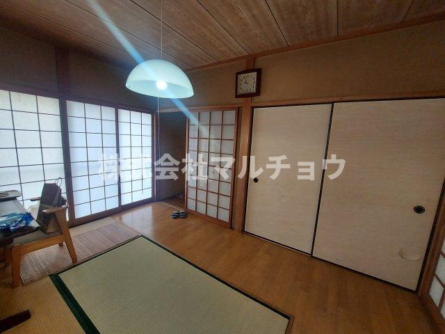 古尾戸建ての居間・リビング|ゆったりとした居間です