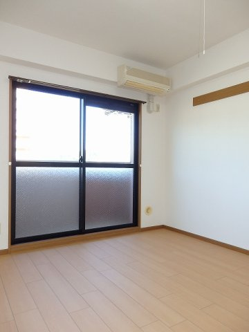 セゾン升本の内装|明るい室内です