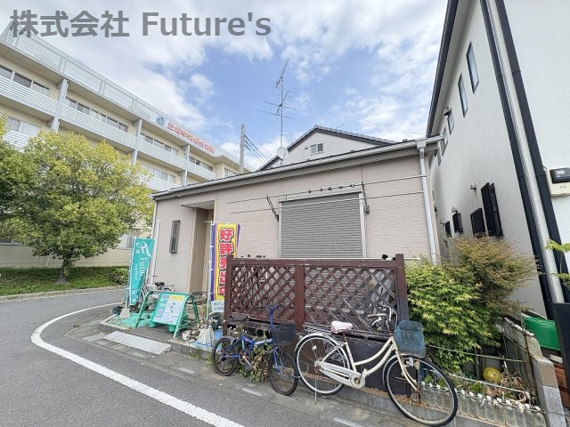 三郷市中央4丁目　建築条件無し売地の外観|2009年11月築の2Kの平屋付です
