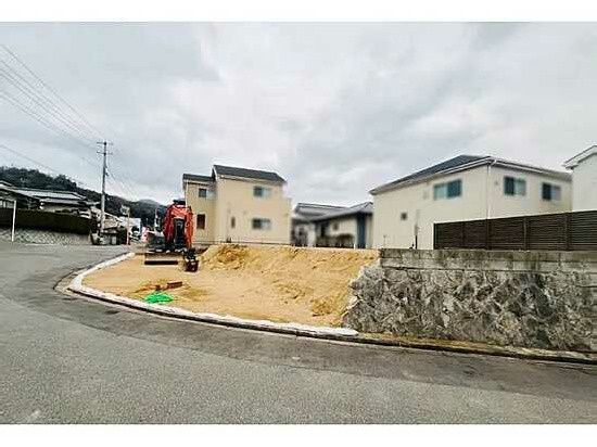 【前面道路含む現地写真】