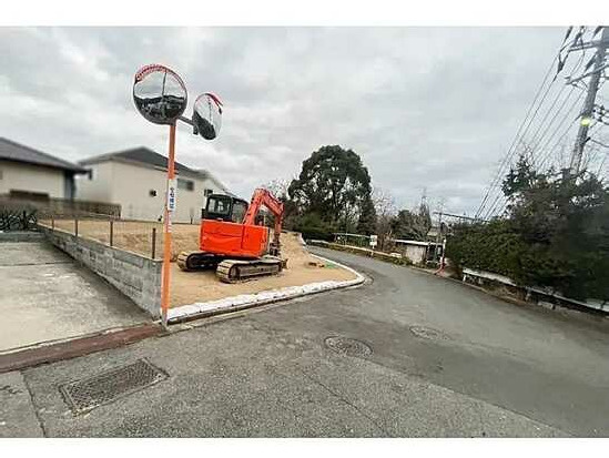 【前面道路含む現地写真】