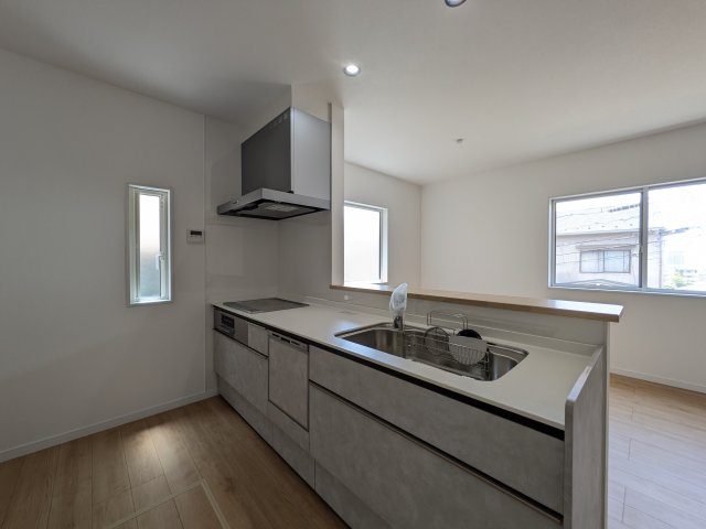 【キッチン】 | リビングで遊ぶお子様を見守りながらお料理ができる対面キッチン