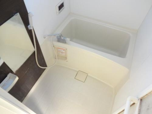 合志市幾久富のアパートの浴室