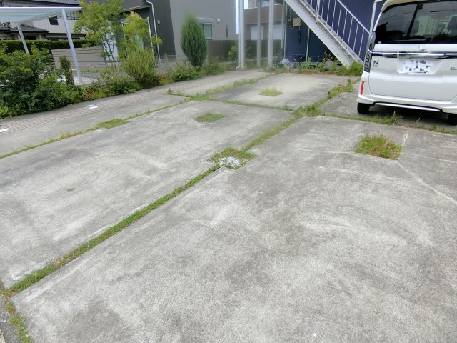 ひまわり荘の駐車場