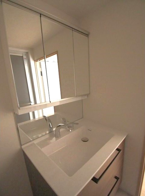 オーパスホームズ白山の独立洗面台|※写真は同タイプの別室になります