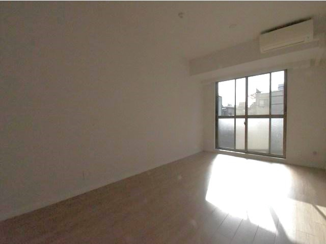 オーパスホームズ白山の洋室|※写真は同タイプの別室になります