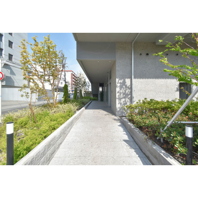 TOPAZ江坂のエントランス