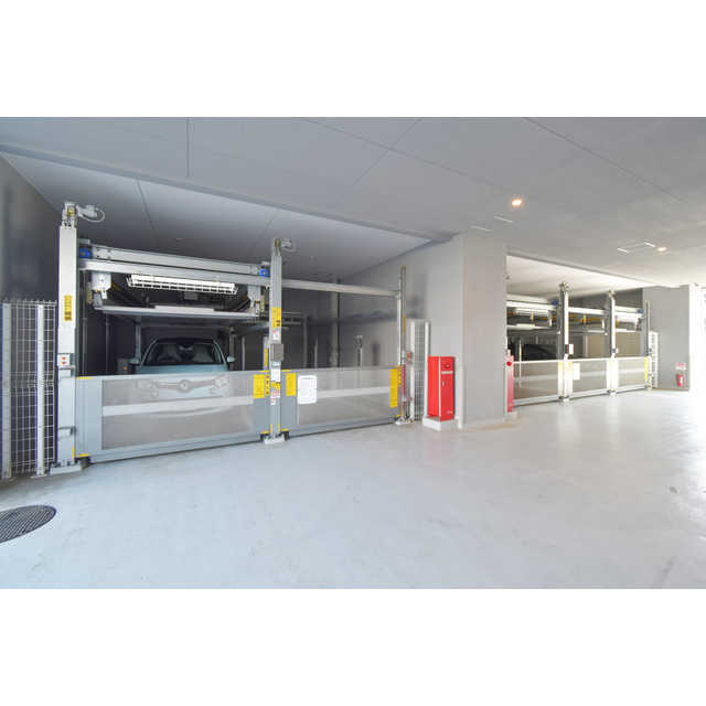 TOPAZ江坂の駐車場