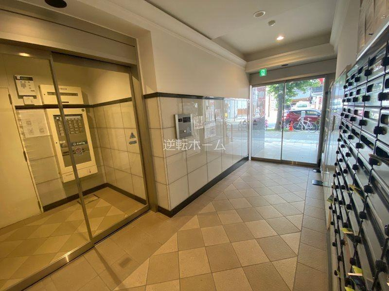 サン・錦本町ビルのエントランス