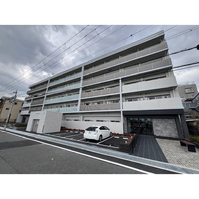 ファーストフィオーレ江坂グランディアの外観