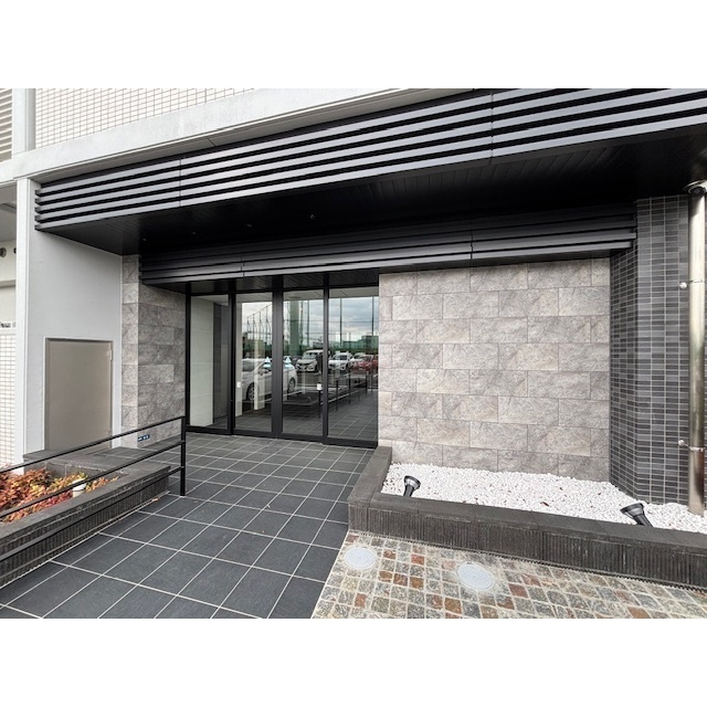 ファーストフィオーレ江坂グランディアのエントランス