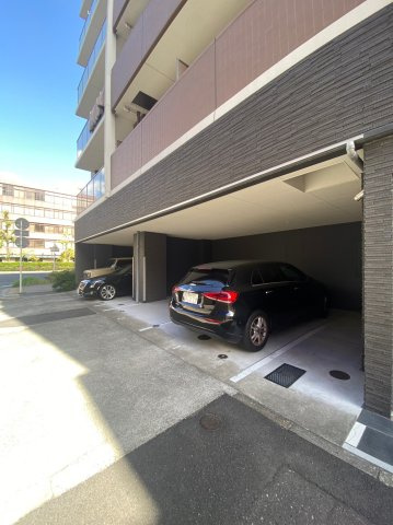 セレブレイト葵　名古屋市賃貸　仲介手数料無料の駐車場
