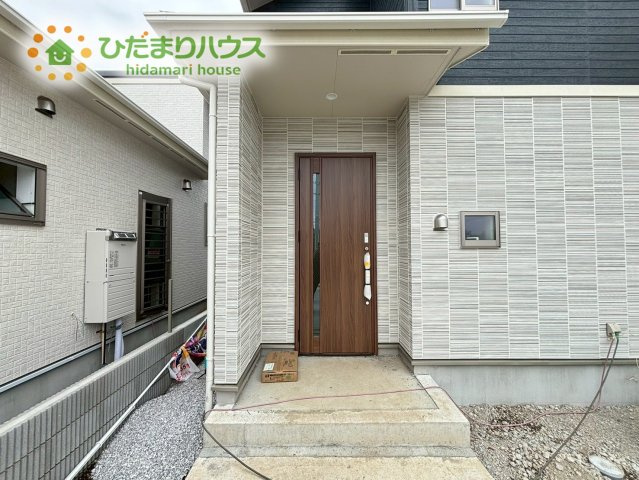 深谷市原郷　新築一戸建て　ブルーミングガーデン　01のエントランス