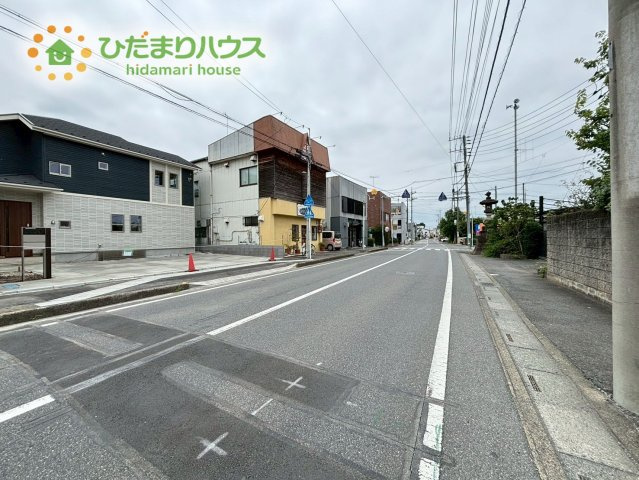 深谷市原郷　新築一戸建て　ブルーミングガーデン　01の前面道路含む現地写真