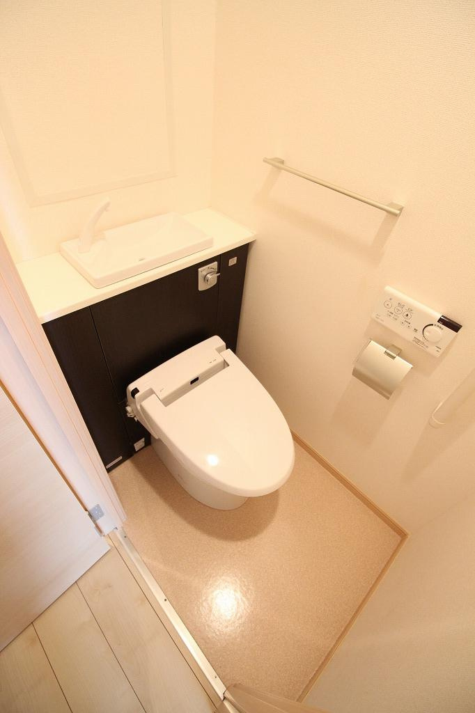 ラ・ロゼベールⅡのトイレ|※お部屋により仕様が異なる場合があります。