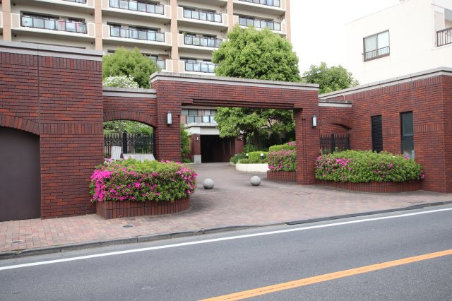 日神パレステージ町屋のエントランス