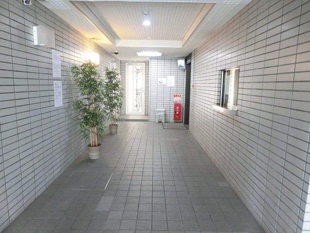 ファミーユ桜川のエントランス