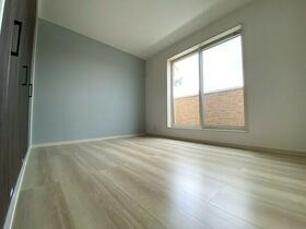 堀溝１丁目　未入居一戸建ての寝室|洋室6.5帖　陽当たり良好
■物件内覧・資金計画相談・住宅ローン相談、リフォーム相談、お問合せ受付中■
※当日・翌日のご内覧、ご相談はお電話でのお問合せがスムーズです！