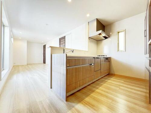 堀溝１丁目　未入居一戸建てのキッチン|LDK15.7帖　対面キッチン
■物件内覧・資金計画相談・住宅ローン相談、リフォーム相談、お問合せ受付中■
※当日・翌日のご内覧、ご相談はお電話でのお問合せがスムーズです！