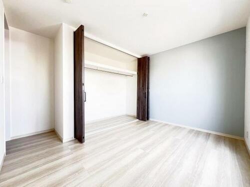 堀溝１丁目　未入居一戸建ての収納|洋室6.5帖　クローゼット
■物件内覧・資金計画相談・住宅ローン相談、リフォーム相談、お問合せ受付中■
※当日・翌日のご内覧、ご相談はお電話でのお問合せがスムーズです！