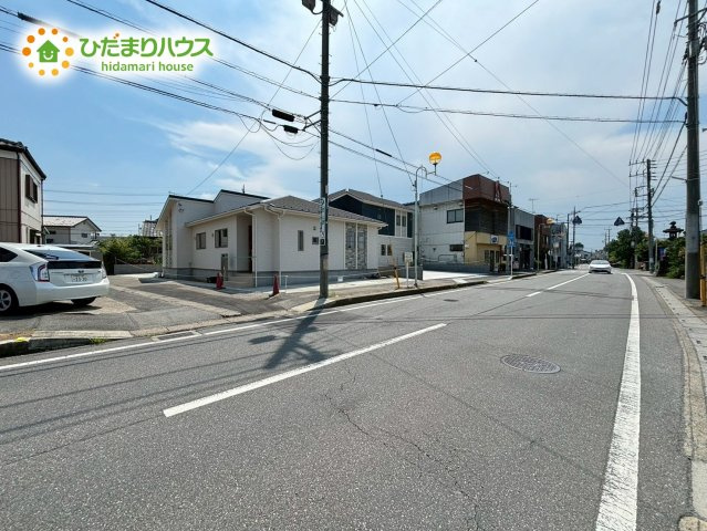 深谷市原郷　新築一戸建て　ブルーミングガーデン　02の前面道路含む現地写真|角地につき日当たり・風通し良好★