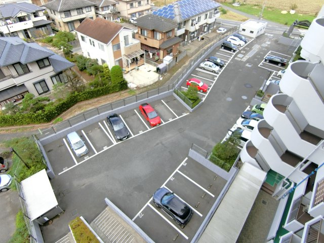 コスモ茂原の駐車場