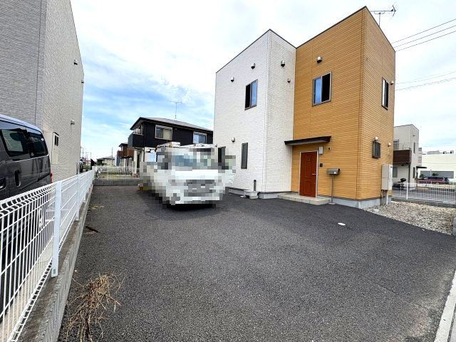 セントマリアージュ美園の駐車場|車をお持ちの方に嬉しい駐車場付きの物件です