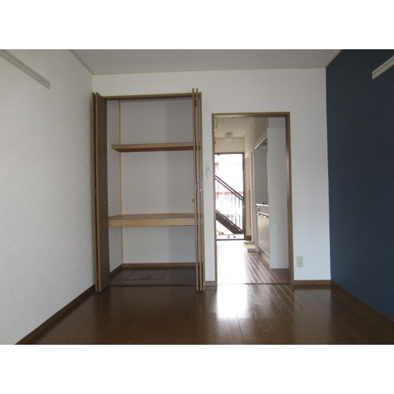 こちらの居間で趣味の時間をお楽しみください 