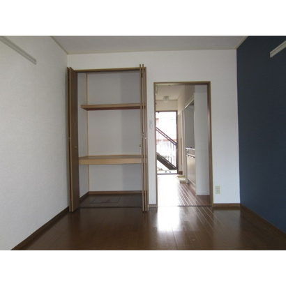 こちらの居間で趣味の時間をお楽しみください 