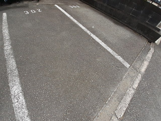 マリッチ今宿の駐車場