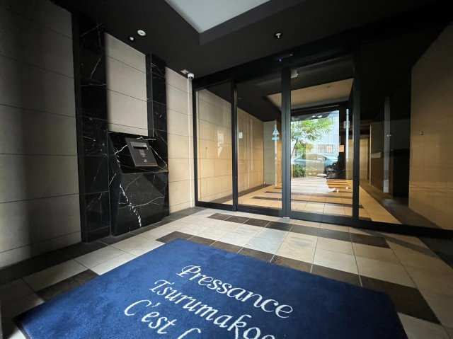 プレサンス鶴舞公園セラヴィのエントランス