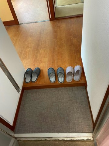 村上コーポの玄関