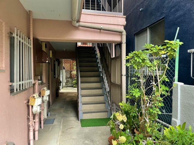 村上コーポのエントランス