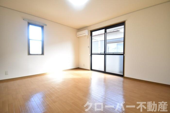 セジュール山西 B棟の居間・リビング|洋室９帖