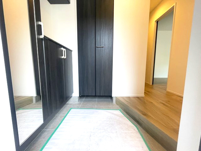 佐伯区三筋二丁目　№35481の玄関|飾り棚を利用して
お越しいただく
お客様をおもてなしできます。