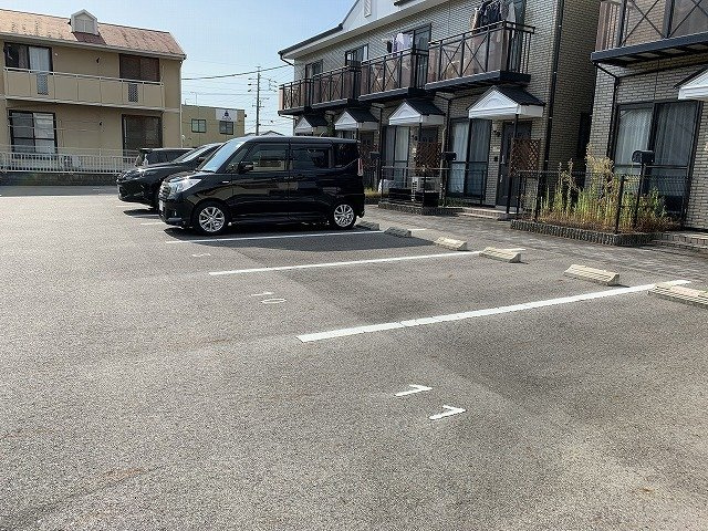 ネクストハタマの駐車場