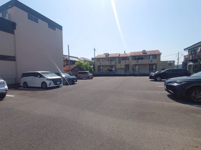 ネクストハタマの駐車場