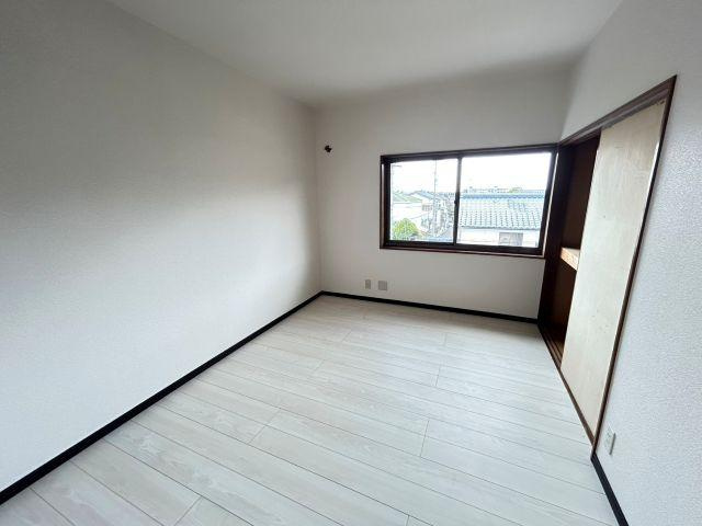 瀬戸２丁目　中古戸建　（リフォーム済）の洋室