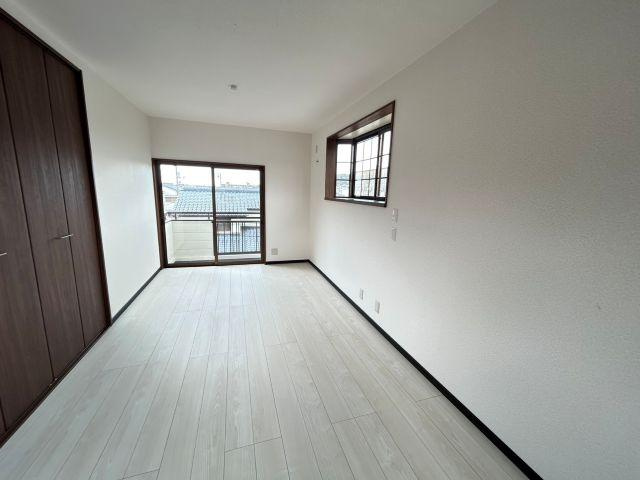 瀬戸２丁目　中古戸建　（リフォーム済）の洋室