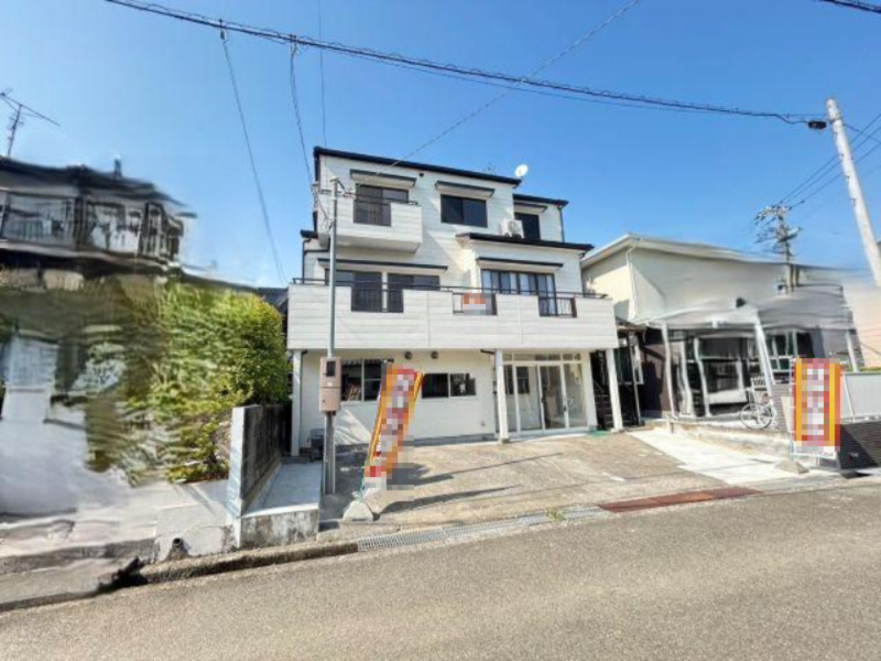 瀬戸２丁目　中古戸建　（リフォーム済）の前面道路含む現地写真