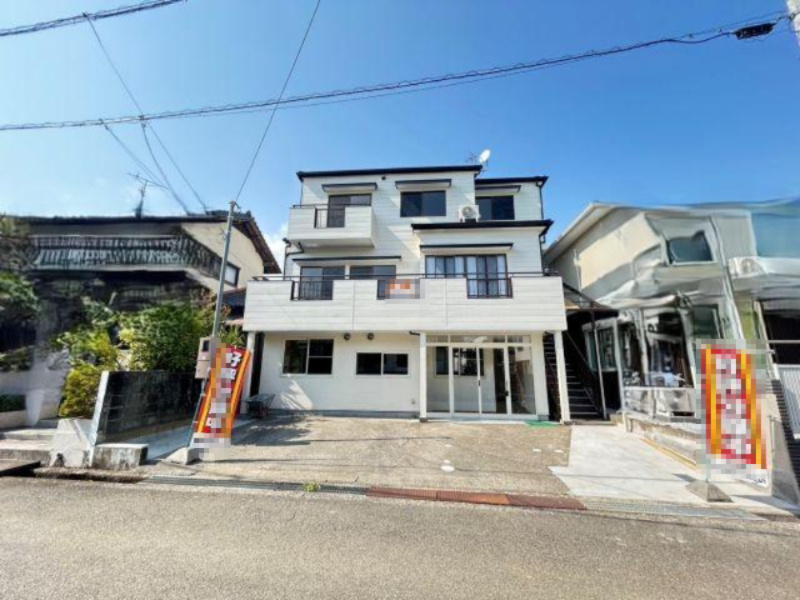 瀬戸２丁目　中古戸建　（リフォーム済）の前面道路含む現地写真