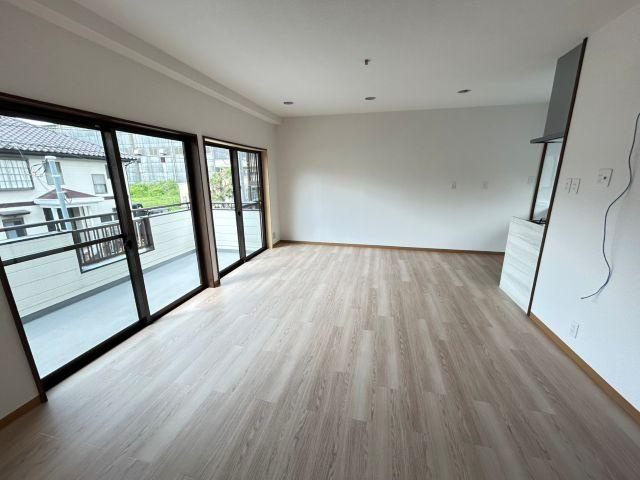 瀬戸２丁目　中古戸建　（リフォーム済）の居間・リビング|2Ｆ　ＬＤＫ　14.0帖