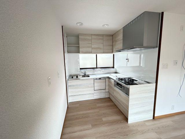 瀬戸２丁目　中古戸建　（リフォーム済）のキッチン