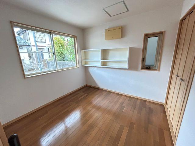 瀬戸２丁目　中古戸建　（リフォーム済）の洋室